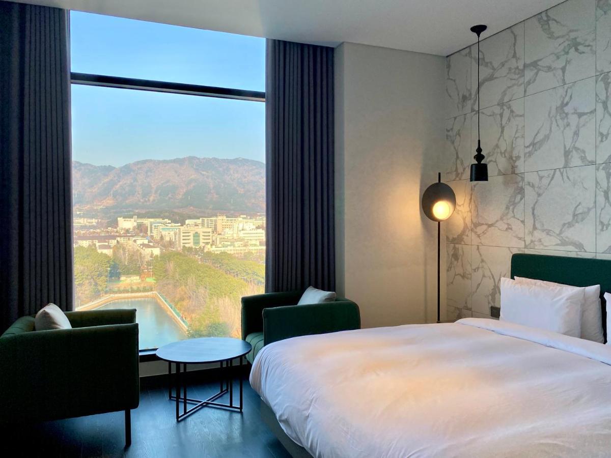 Hotel Avenue Changwon Extérieur photo