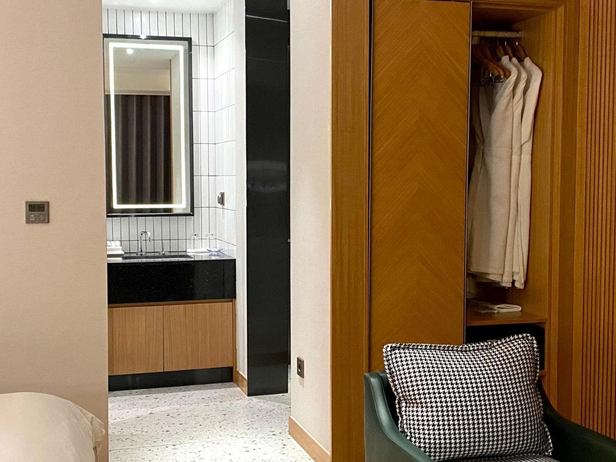 Hotel Avenue Changwon Extérieur photo