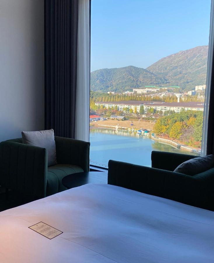 Hotel Avenue Changwon Extérieur photo