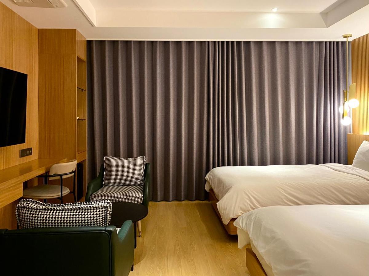 Hotel Avenue Changwon Extérieur photo