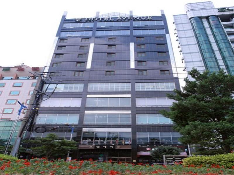 Hotel Avenue Changwon Extérieur photo