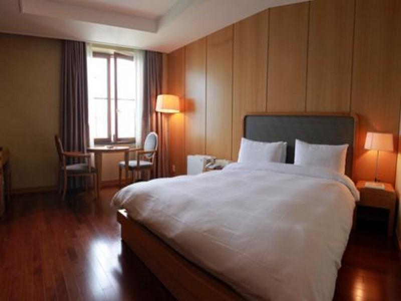Hotel Avenue Changwon Extérieur photo
